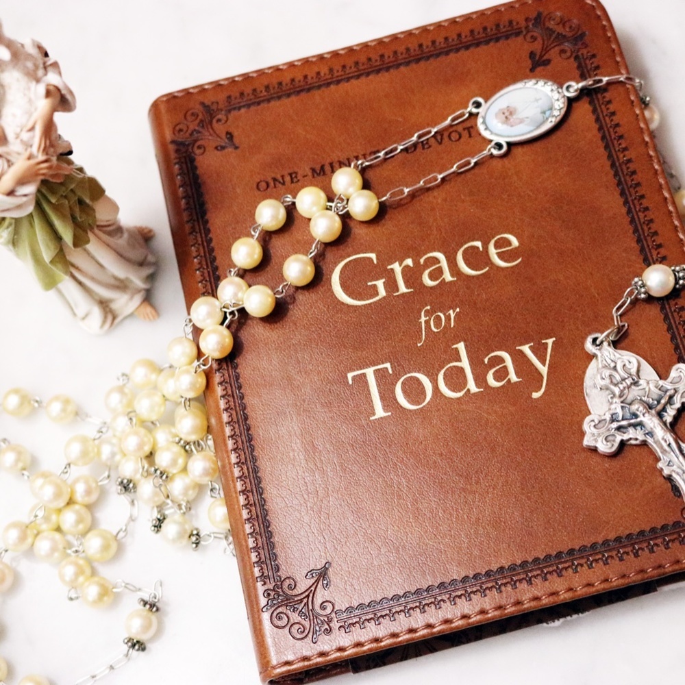 NEW! The Grace for Today Brown Faux Leather One Minute Devotions Prayer Book